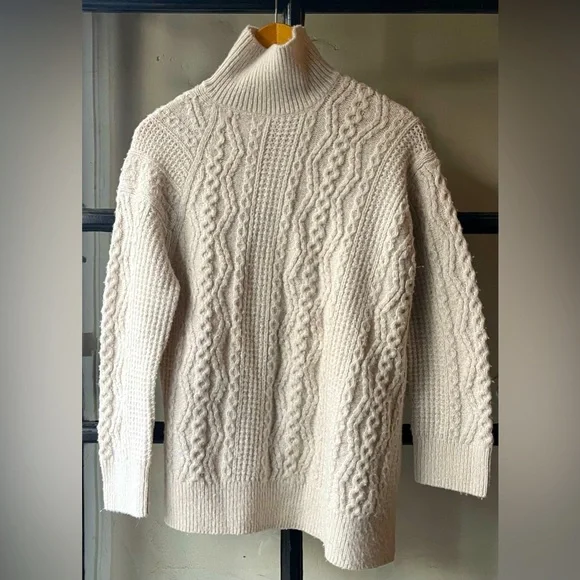 Lovely Vince Oatmeal Knit Sweater - Picture 1 of 5